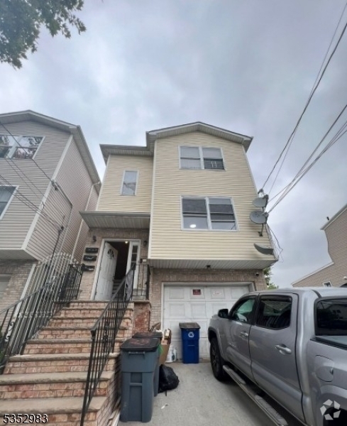 Building Photo - 23 Vanderpool St