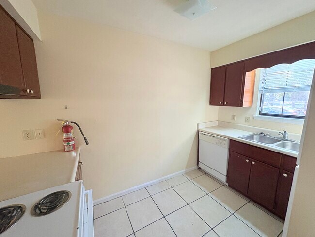 Foto del edificio - 1858 Sylvan Ct