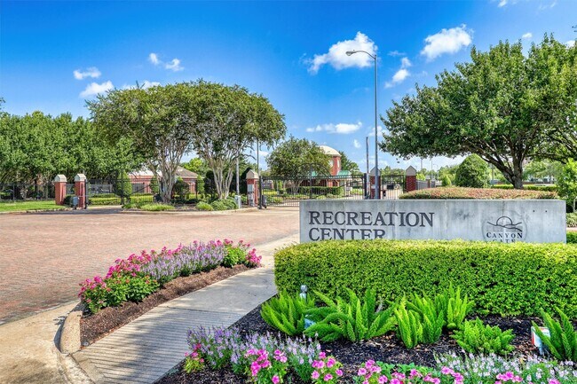 Foto del edificio - 506 Taskwood Dr