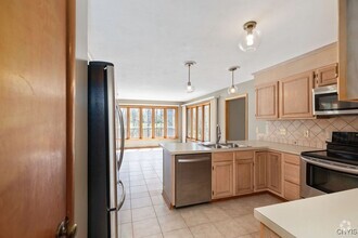 Building Photo - 3293 Greenleafe Dr