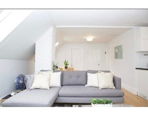 Building Photo - 2-4 Denvir St
