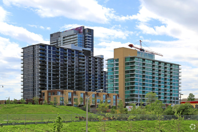 Building Photo - Discovery II
