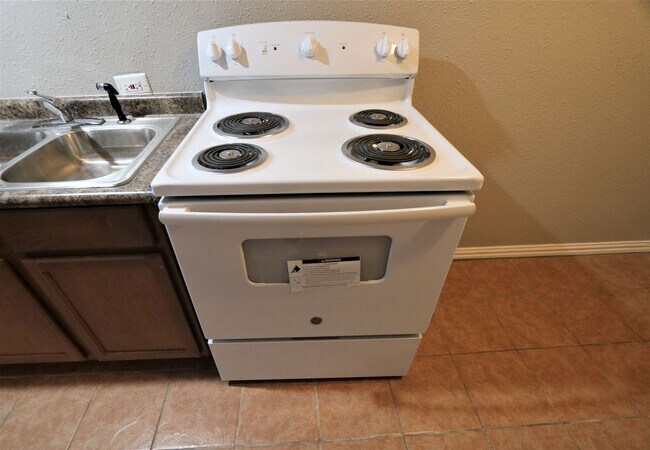 Building Photo - 945 Essex St