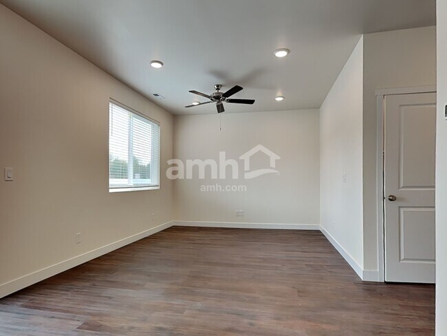 Building Photo - 7636 Verona Lp SW