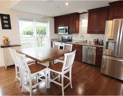 Building Photo - 10 Maple Ridge Dr