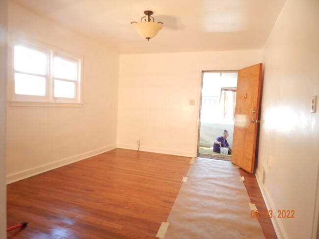 Living Room - 27 N Arch St