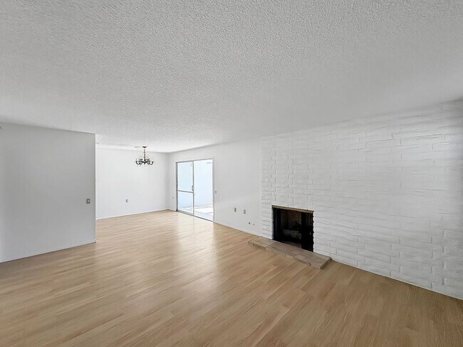 Foto del edificio - 16737 Meandro Dr