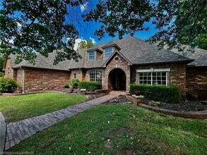 Building Photo - 1801 Oak Forest Dr