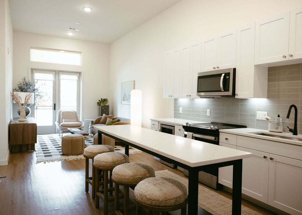 Oakhouse - 900 E Colorado Blvd Dallas, TX 75203 | Apartments.com