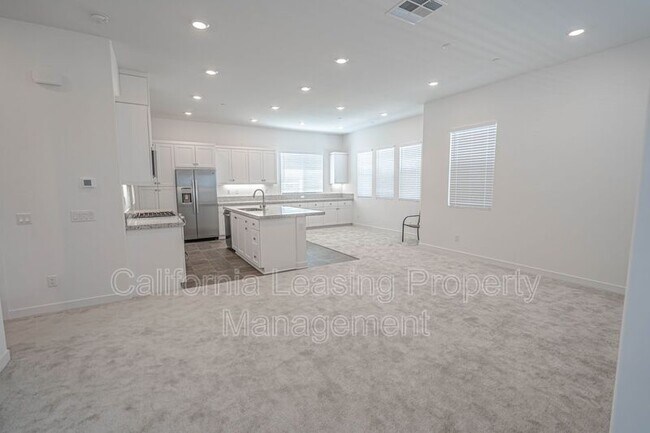 Foto del edificio - 27578 Sparrow Ct