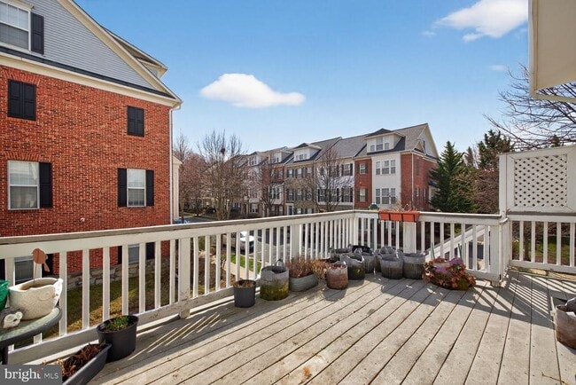 Building Photo - 102 Pasture Side Pl