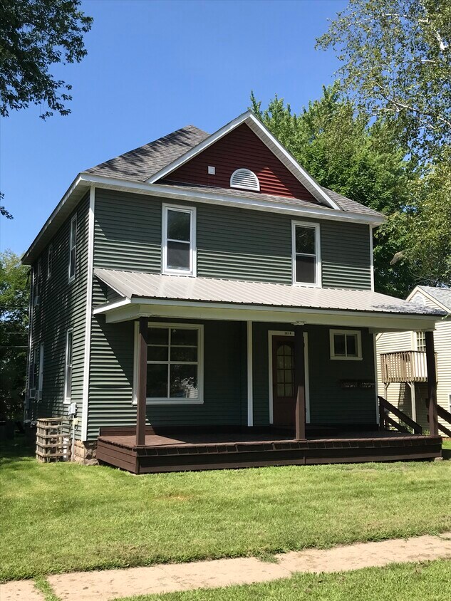 1215 7th St E Unit 1, Menomonie, WI 54751 Apartments in Menomonie, WI