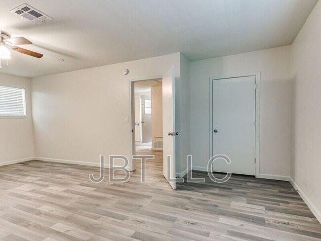 Photo - 4416 Meadowoak Dr House