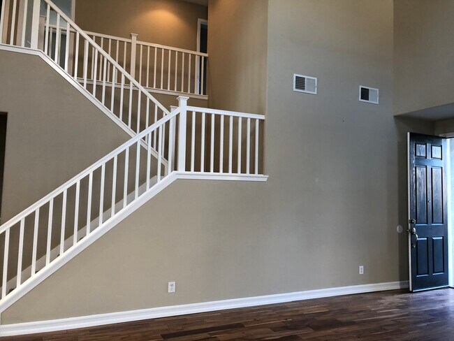 Foto del edificio - 554 Watercourse Ln