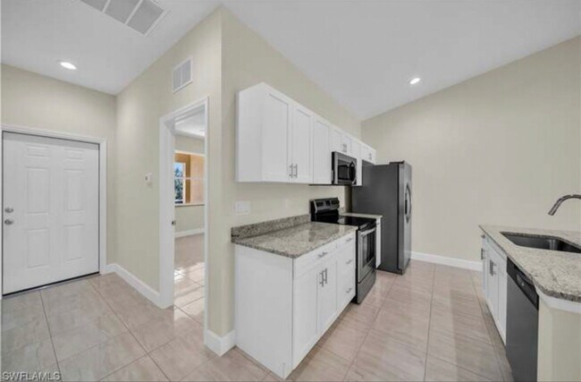 Building Photo - 2118 Zaharihas Dr