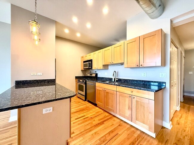 Building Photo - 837 S Western Ave