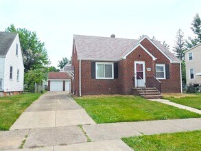 Building Photo - 20460 Fuller Ave