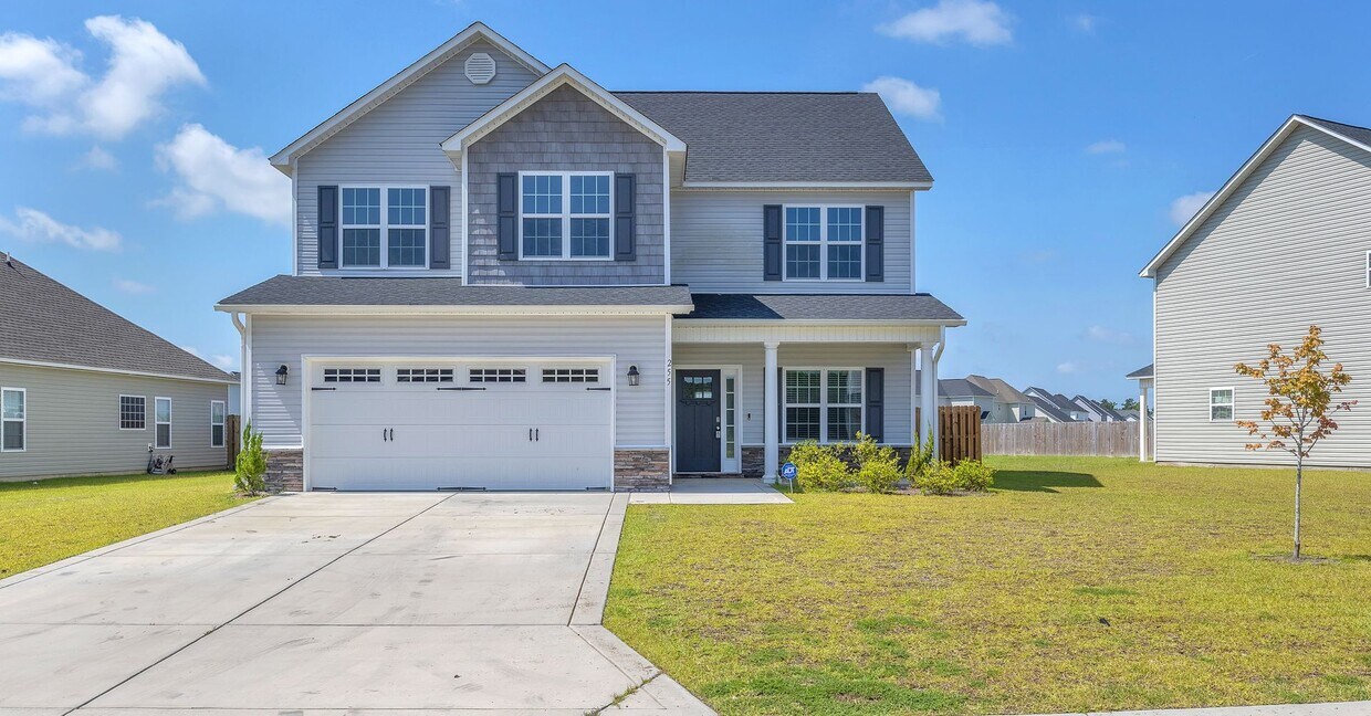 Primary Photo - 4 bedroom 2.5 bath home in Onslow Bay