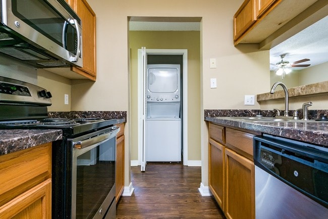 Building Photo - North Pointe Apartments