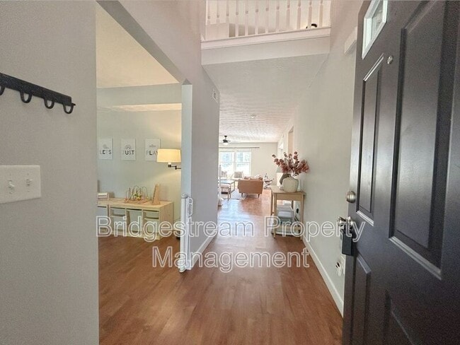 Foto del edificio - 282 Hess Ct