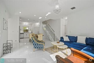 Building Photo - 833 SW 17th St