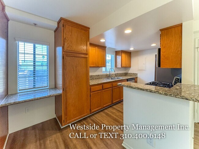 Foto del edificio - Mar Vista Townhouse Style 2BD + 2BA W/Roof...
