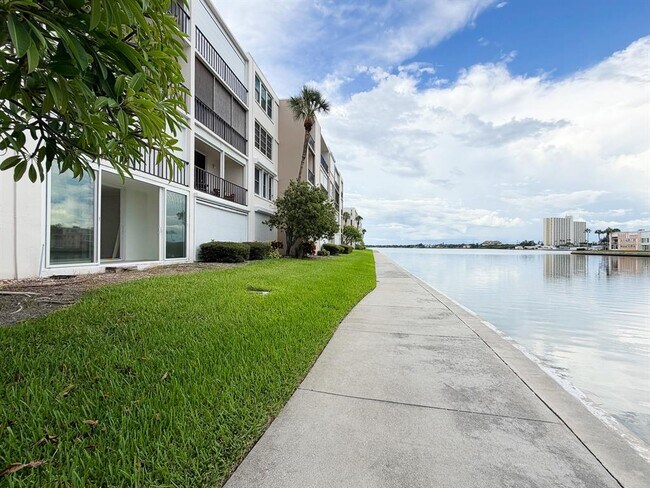 Foto del edificio - 7625 Sun Island Dr S