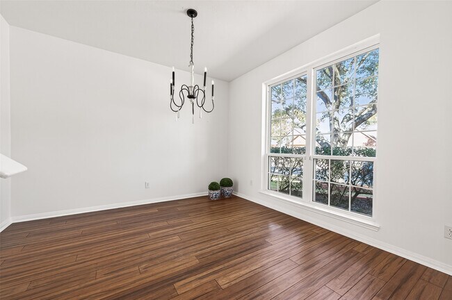Foto del edificio - 16535 Oat Mill Dr