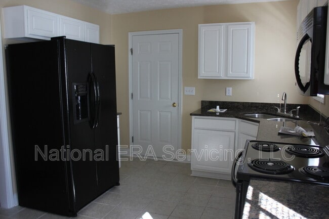 Building Photo - 350 Cambridge Way