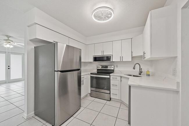 Building Photo - 206 Anglers Cir