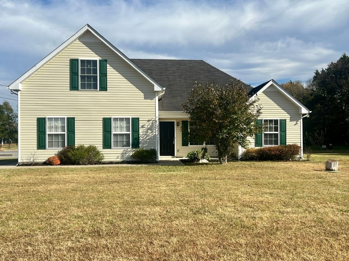 Primary Photo - 3 Bed 2 Bath with Bonus in North Blackman ...