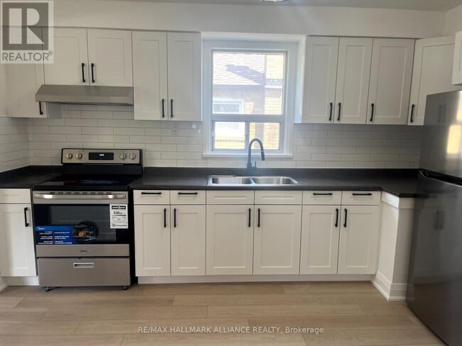 Building Photo - 29 Savona Dr