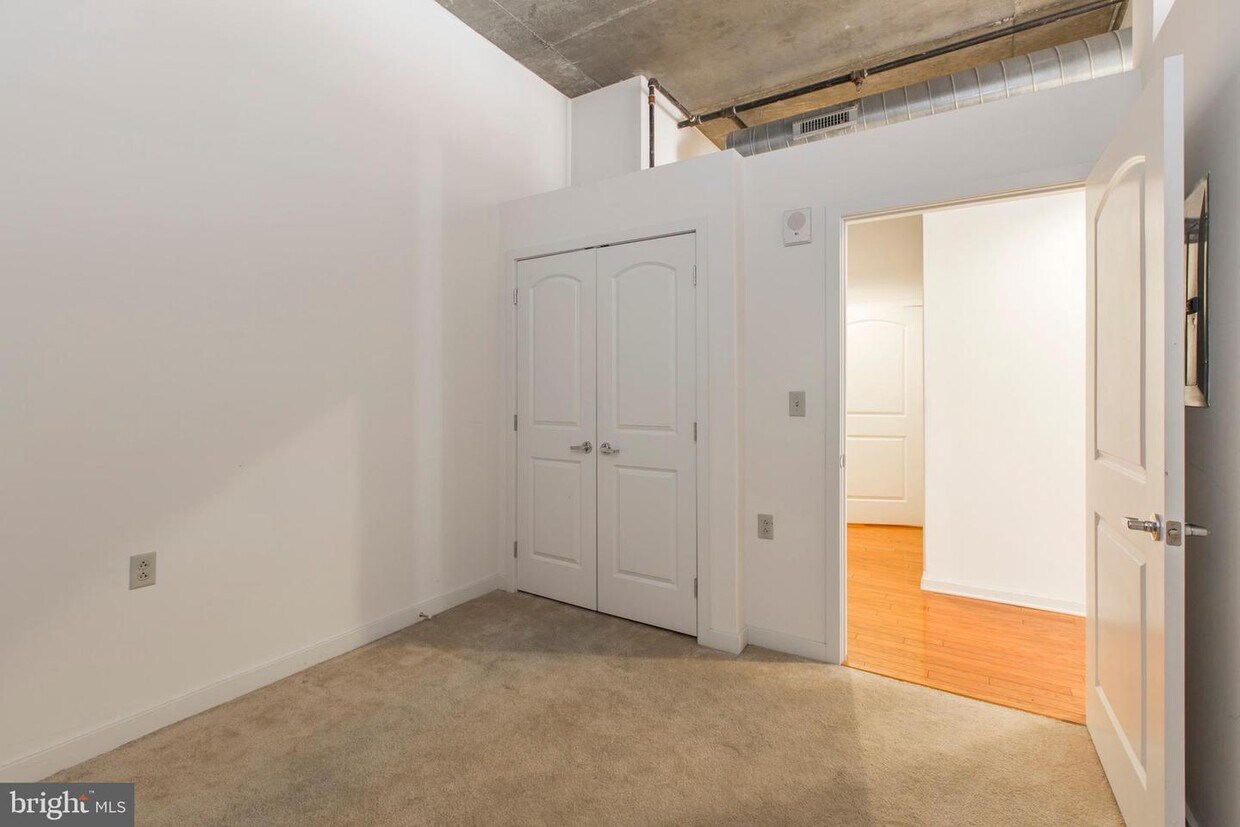 Primary Photo - 113 N Bread St