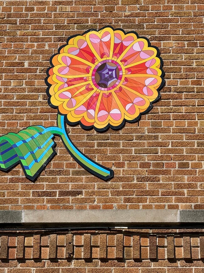 Foto del edificio - 7416 Harwood Ave