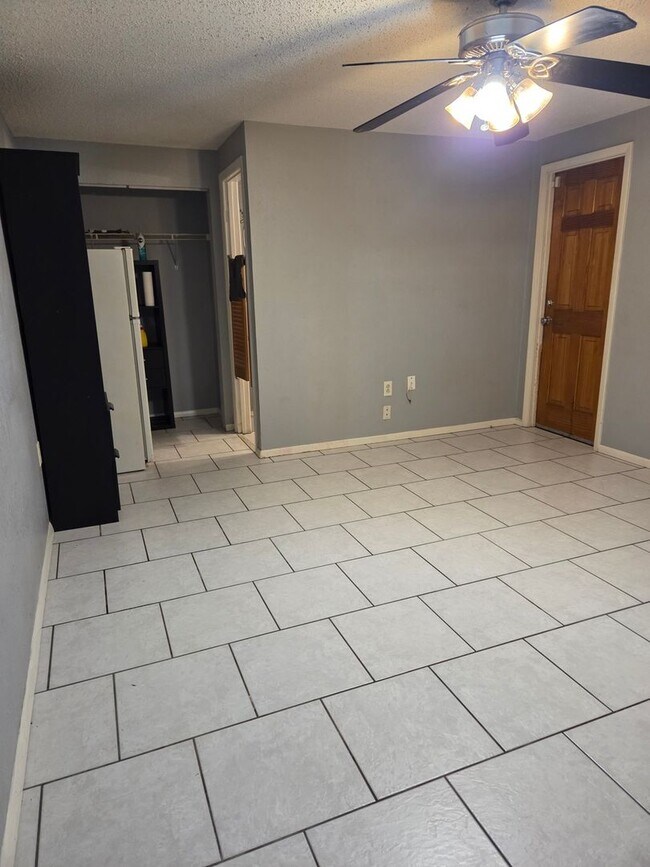Foto del edificio - 8099 64th St N