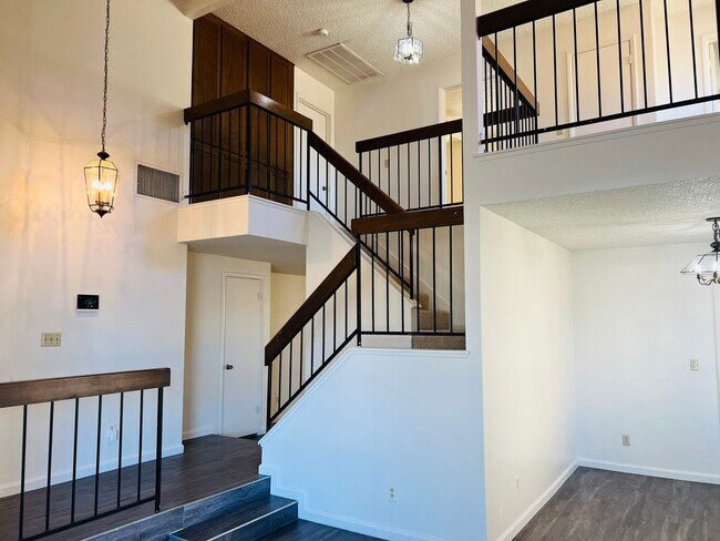 Building Photo - NW 3 bedroom with loft!