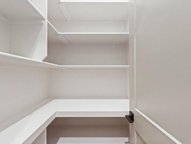 Foto del edificio - 1720 W Howe St