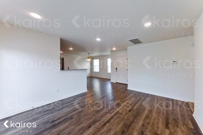 Building Photo - 202 Fieldstone Cir