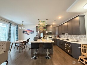 Building Photo - 102 Dickson Ct