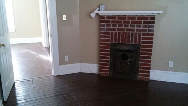 Building Photo - 2 bedroom home in Anderson.