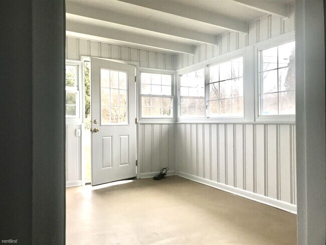 Building Photo - 3 br, 1 bath House - 2499 Old Plank Road