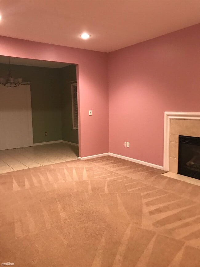 Foto del edificio - 3 br, 2.5 bath  - 3029 Charing Cross Rd