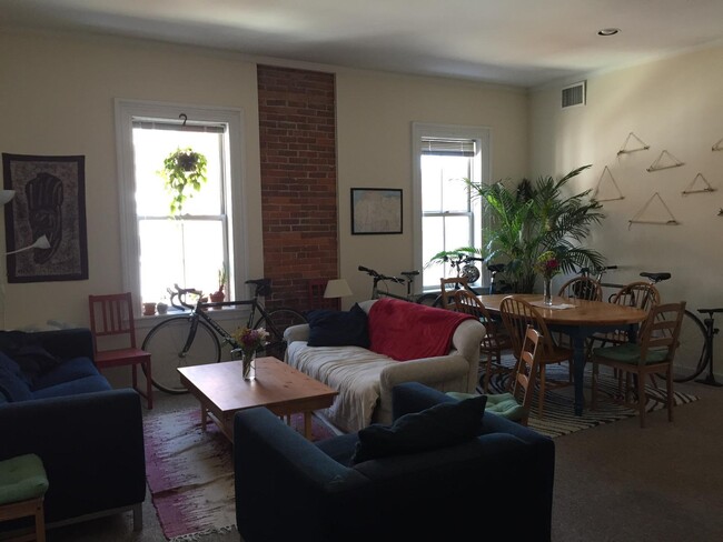 Foto del edificio - 4 Davis Ave