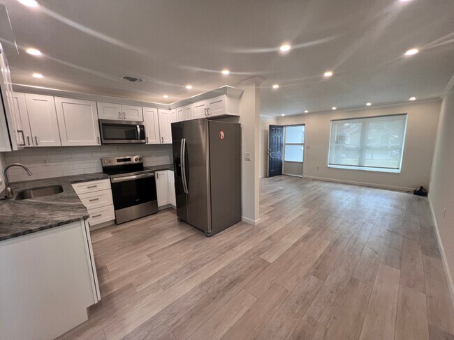 Building Photo - 3419 Van Nuys Loop
