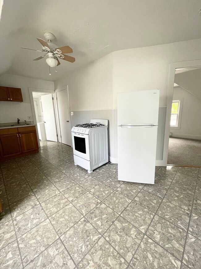 Kitchen - 35 Wilbur St