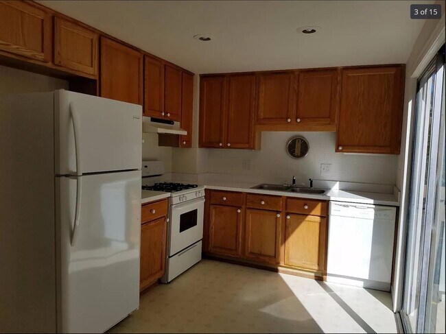 Foto del edificio - 2165 Hemlock Dr