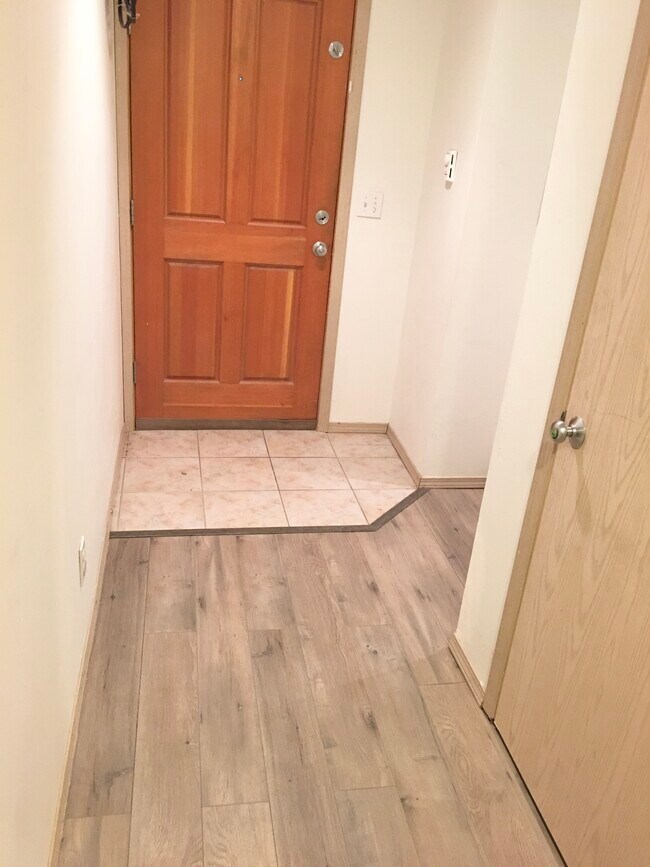 20170808_174616282_iOS - 7543 11th Ave NE #B