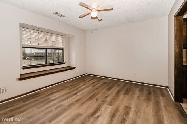 Building Photo - 5 br, 2 bath House - 6421 South 111th East...