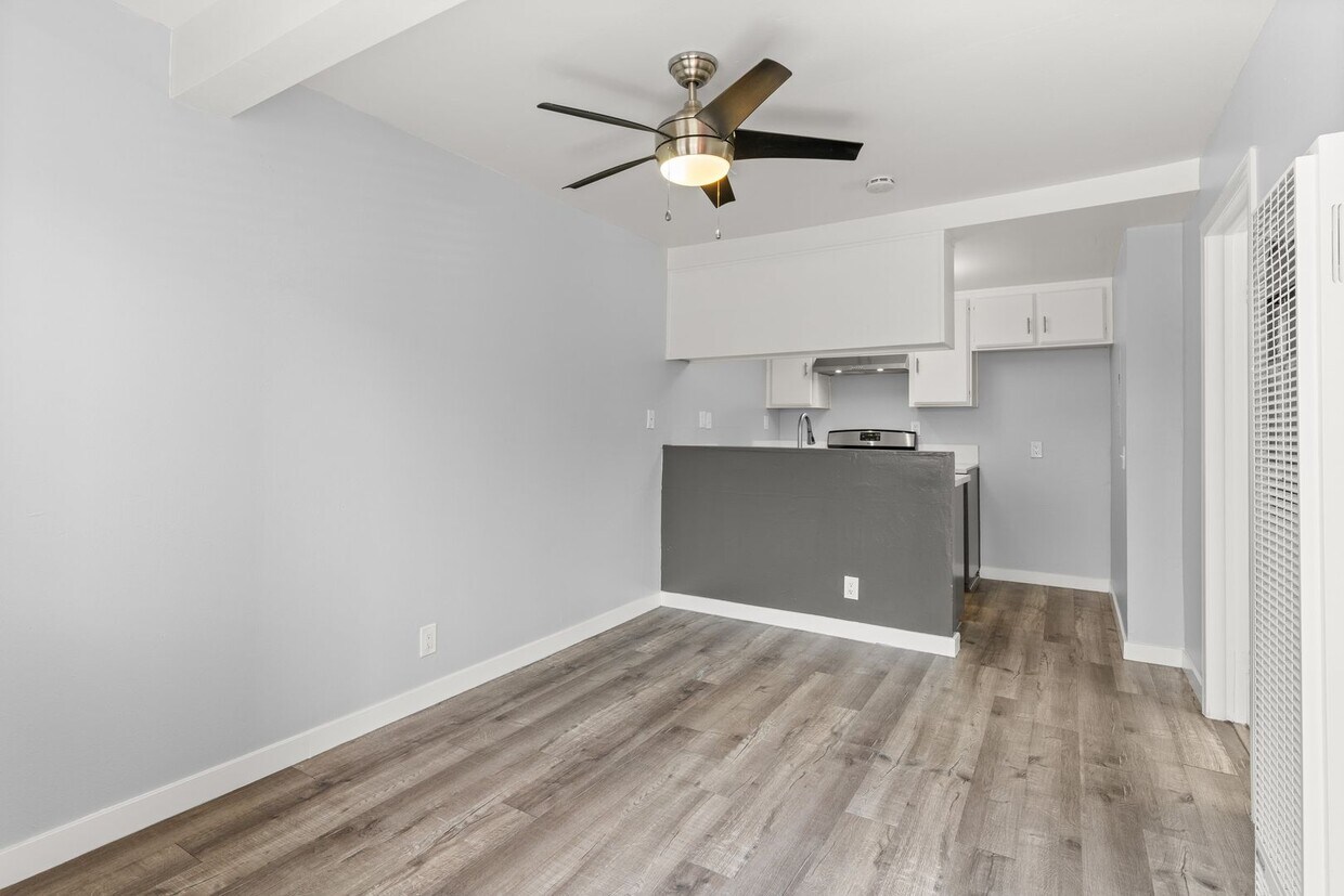 Foto principal - 533 E 11th St