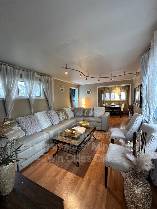 Foto del edificio - 1155 W James Ave